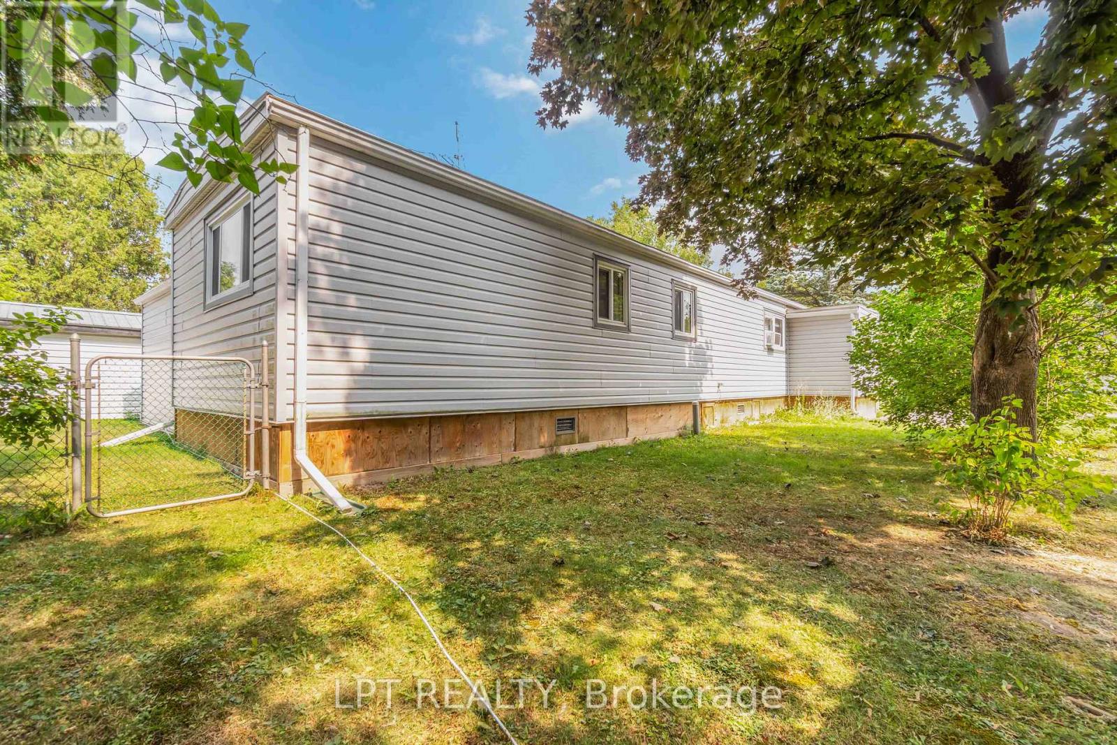 105 - 26 Salmon Side Road, Rideau Lakes, Ontario  K7A 4S5 - Photo 30 - X12337039