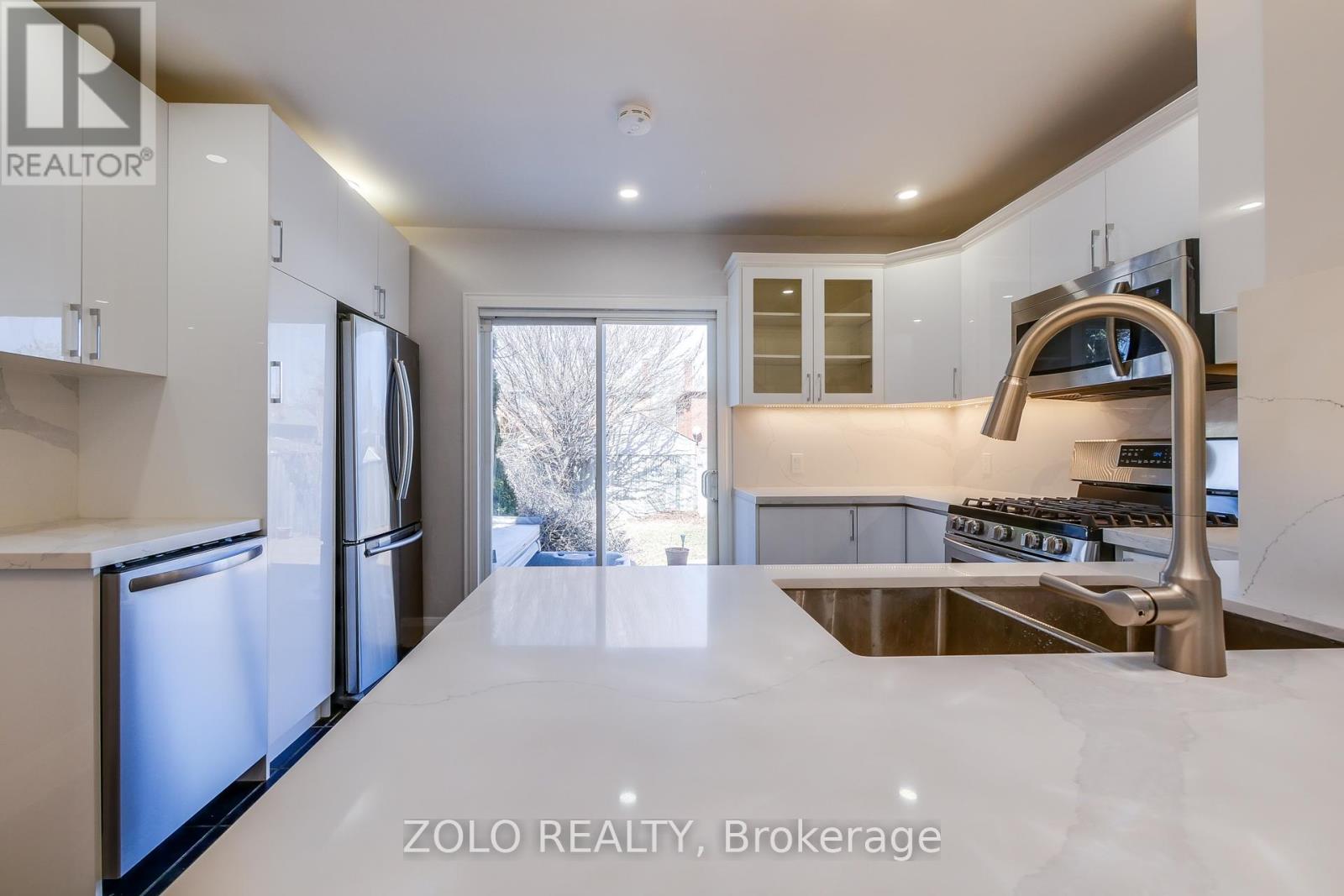 8 Crewe Avenue, Toronto, Ontario M4C 2J1 - Photo 6 - E12339017