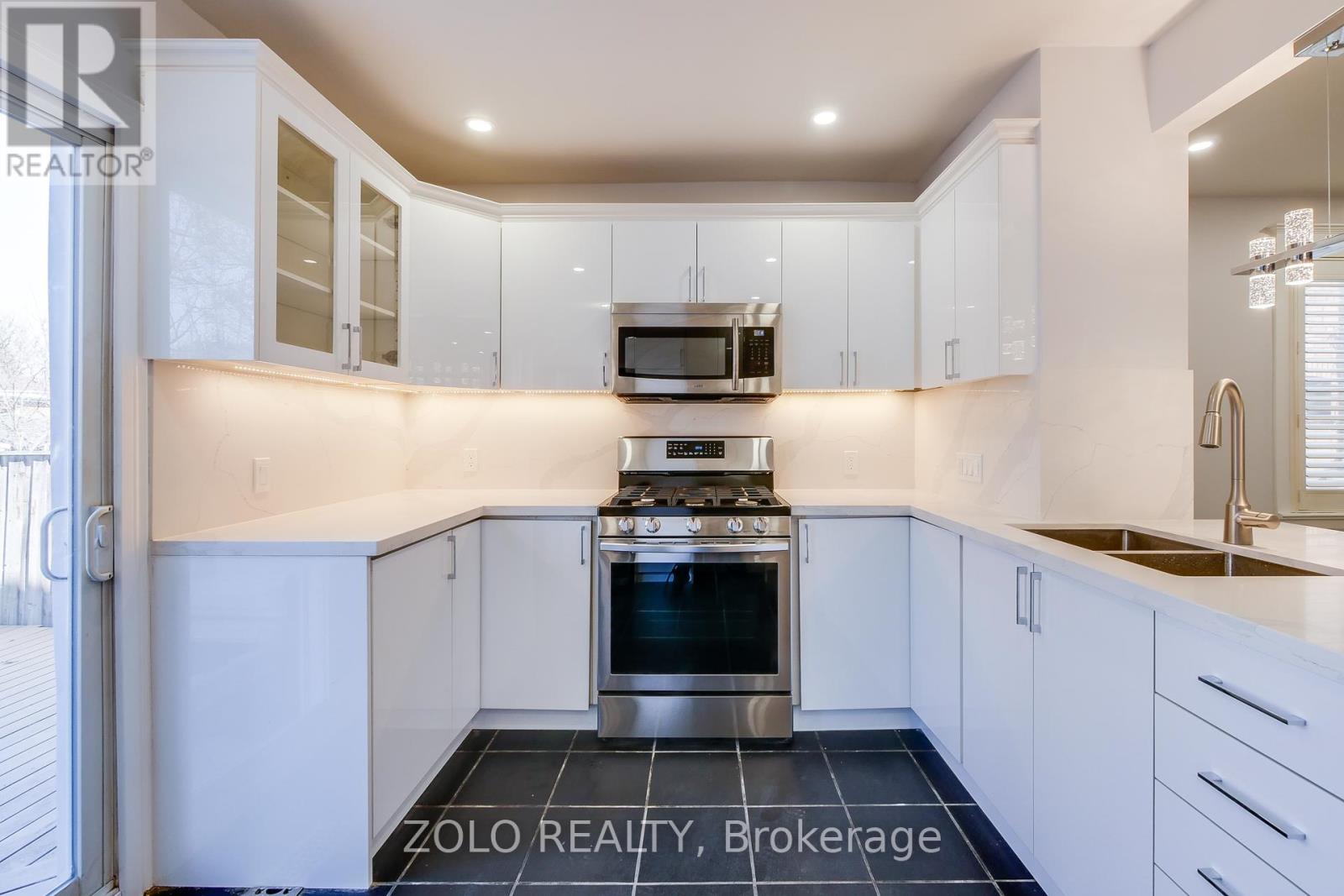 8 Crewe Avenue, Toronto, Ontario M4C 2J1 - Photo 7 - E12339017