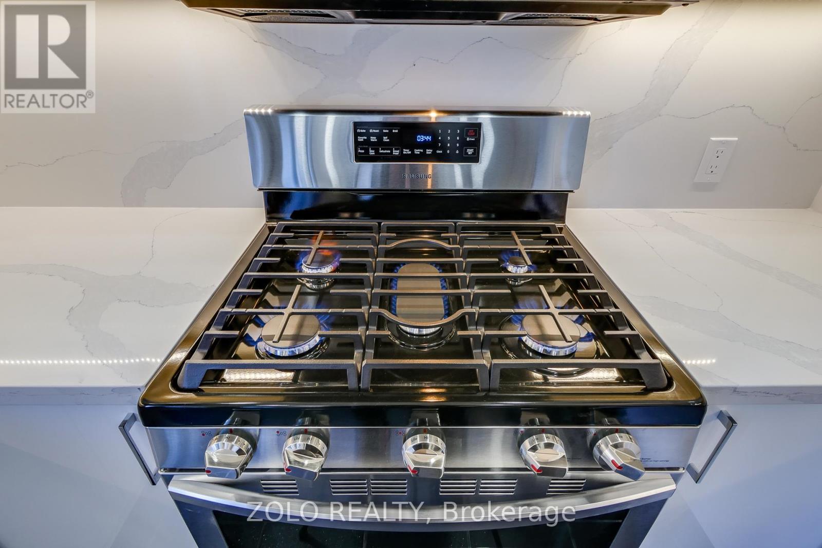 8 Crewe Avenue, Toronto, Ontario M4C 2J1 - Photo 9 - E12339017