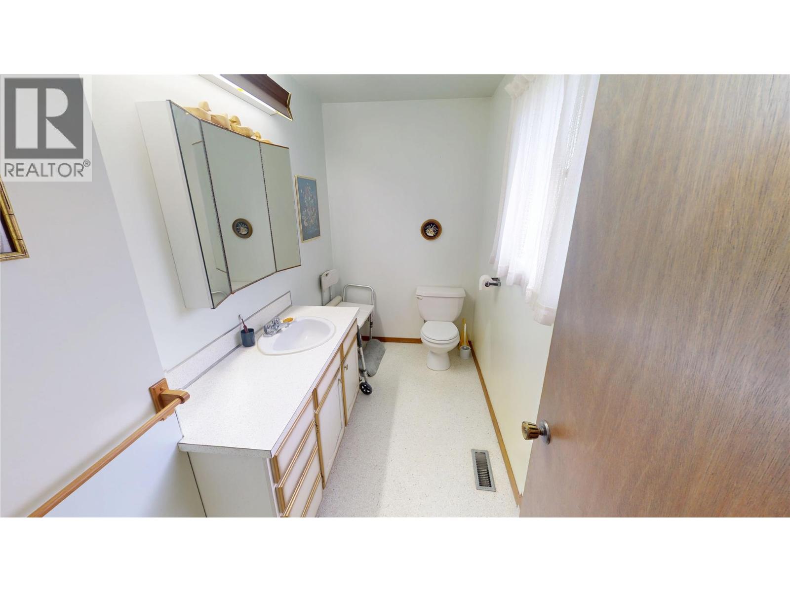 2600 7th Street S, Cranbrook, British Columbia  V1C 1N5 - Photo 10 - 10358935