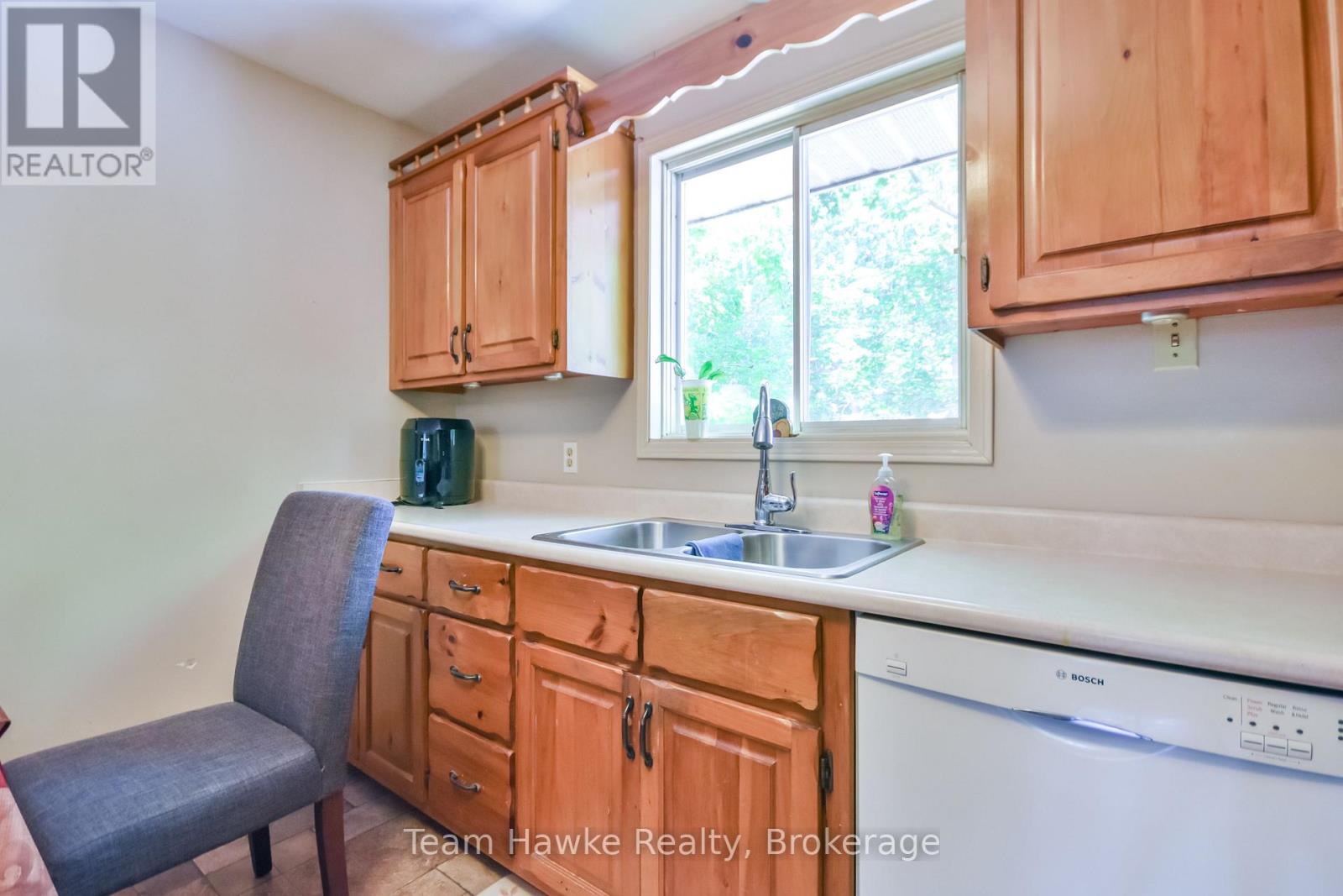 40 St. Laurent Boulevard, Tiny, Ontario  L9M 0J2 - Photo 13 - S12339097