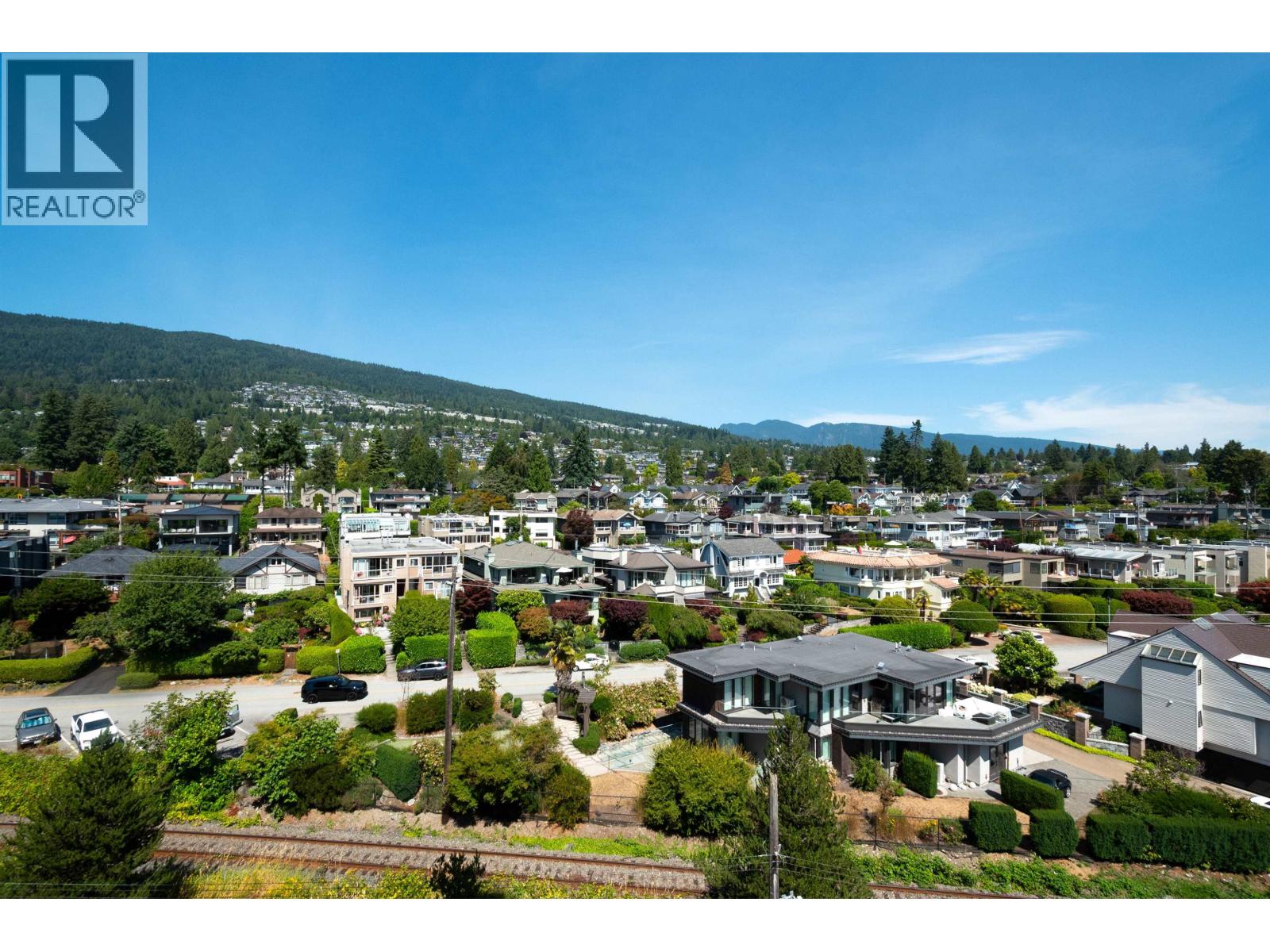 708 150 24th Street, West Vancouver, British Columbia  V7V 4G8 - Photo 2 - R3033438