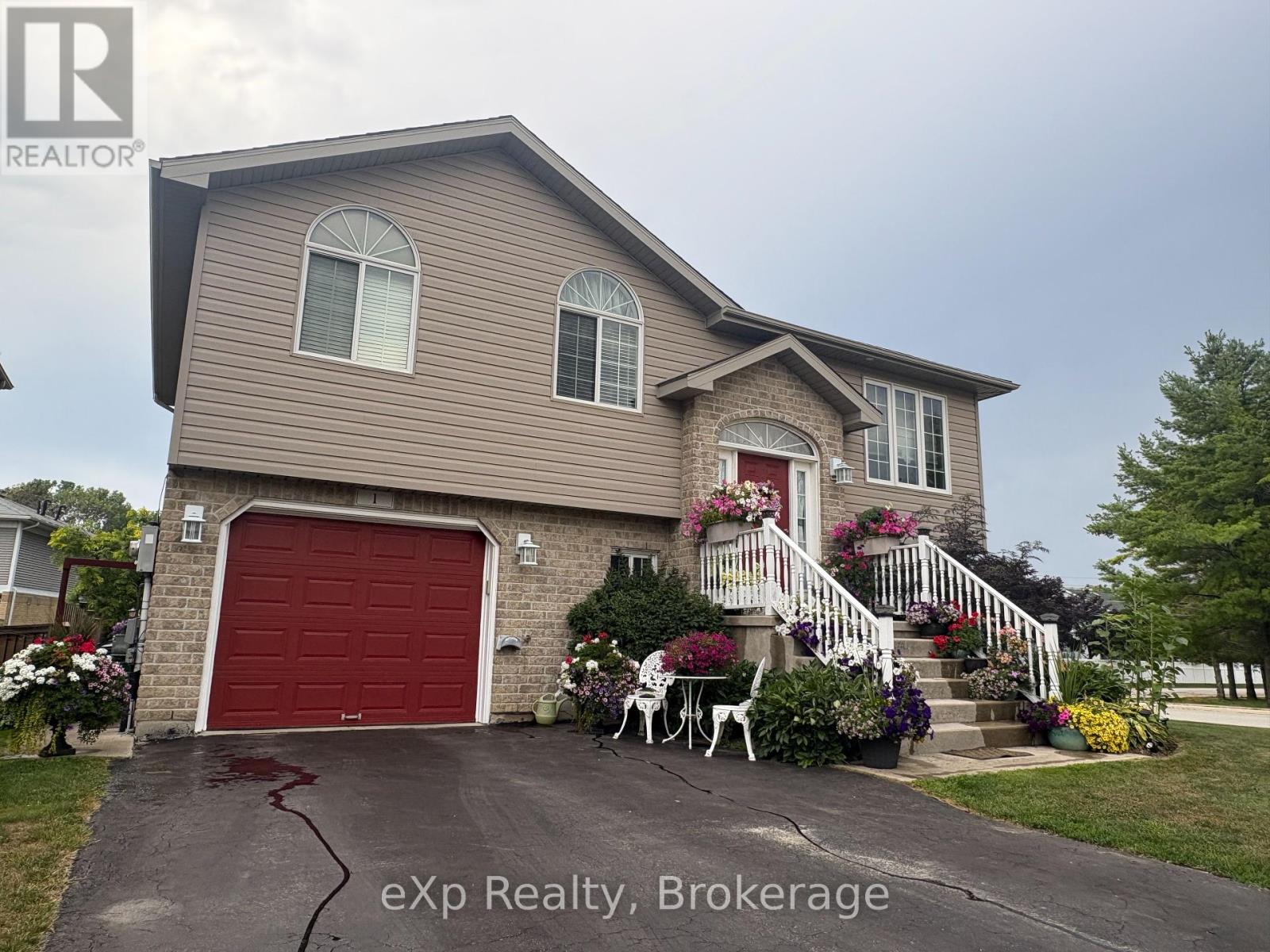 1 St.  Andrews Drive, Meaford, Ontario  N4L 0A2 - Photo 2 - X12339138