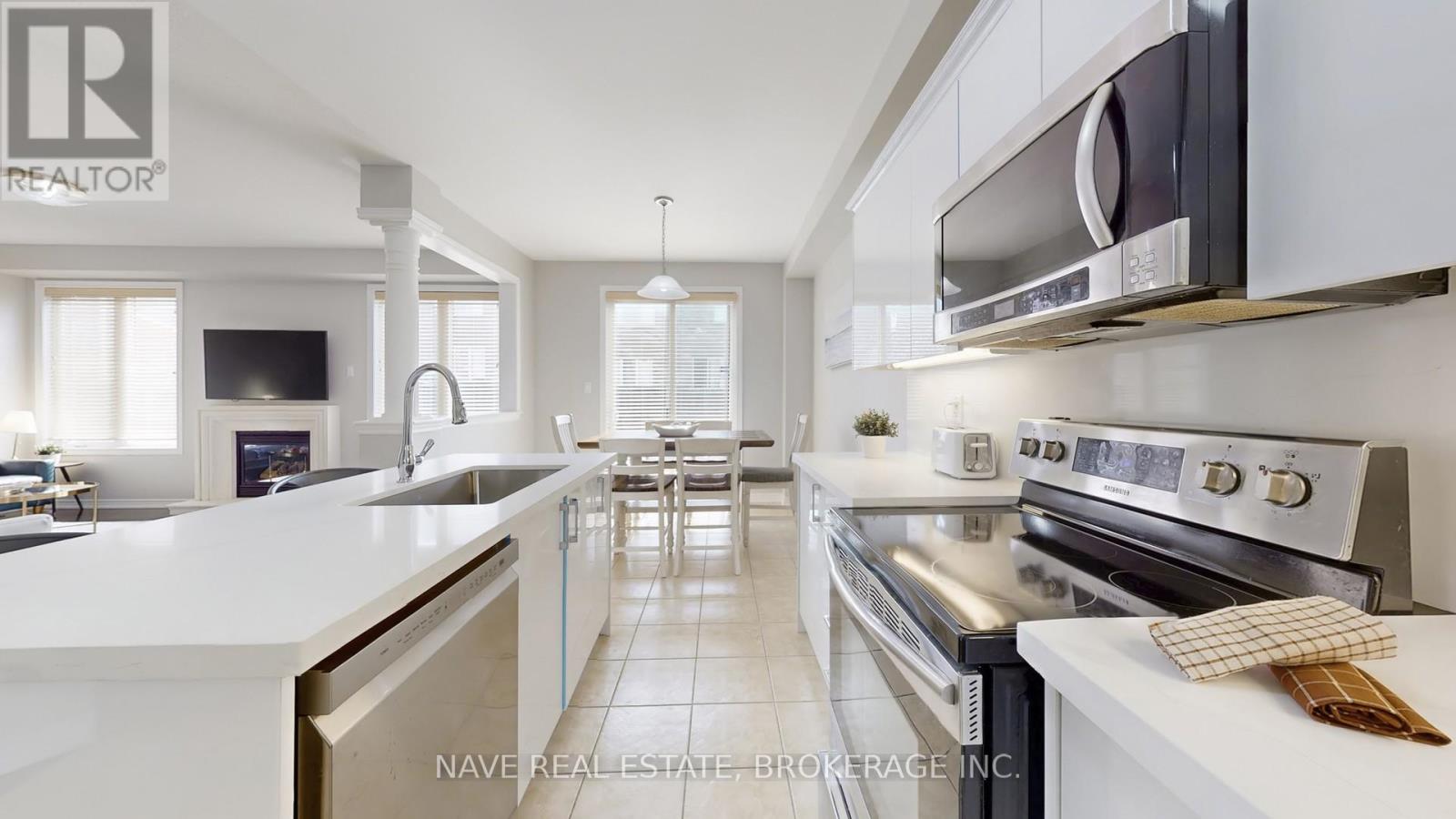 66 Lourakis Street, Richmond Hill, Ontario  L4E 0L4 - Photo 8 - N12338979