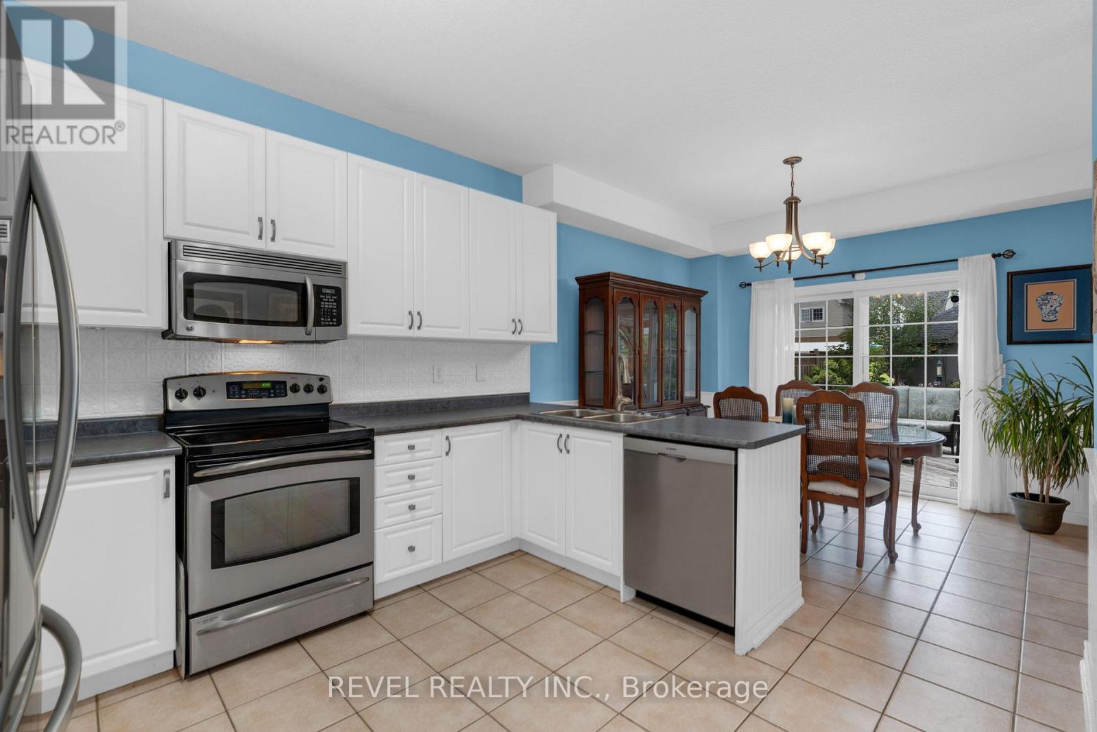 1058 Muriel Street, Innisfil (Alcona), Ontario  L9S 4W7 - Photo 12 - N12339015