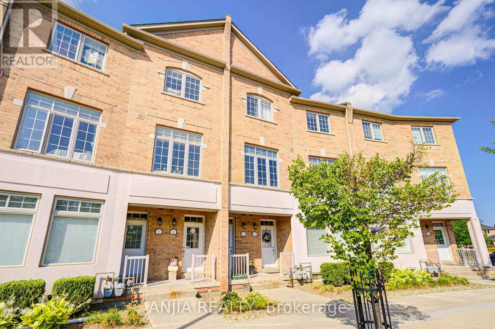 Property at 22 - 30 GREENSBOROUGH VILLAGE CIRCLE image 3