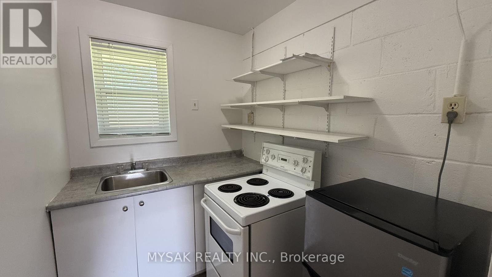 560 West Street, Orillia, Ontario  L3V 5H6 - Photo 10 - S12338961