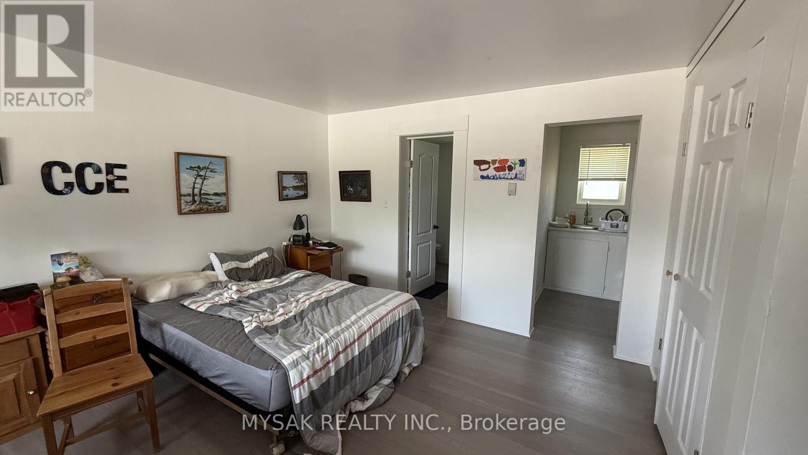560 West Street, Orillia, Ontario  L3V 5H6 - Photo 2 - S12338961