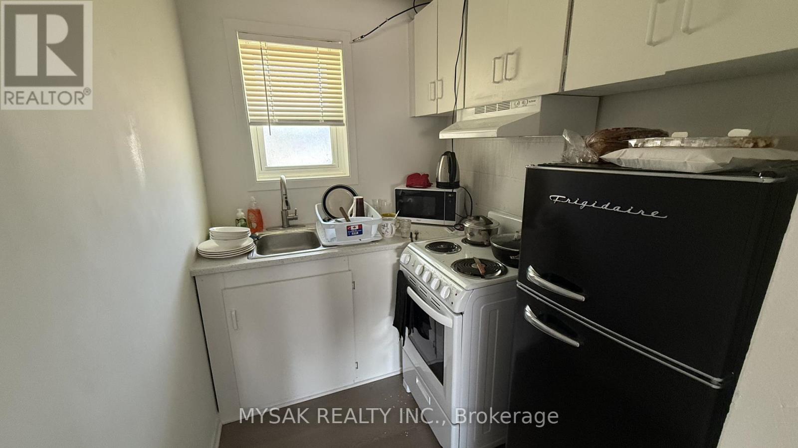 560 West Street, Orillia, Ontario  L3V 5H6 - Photo 3 - S12338961