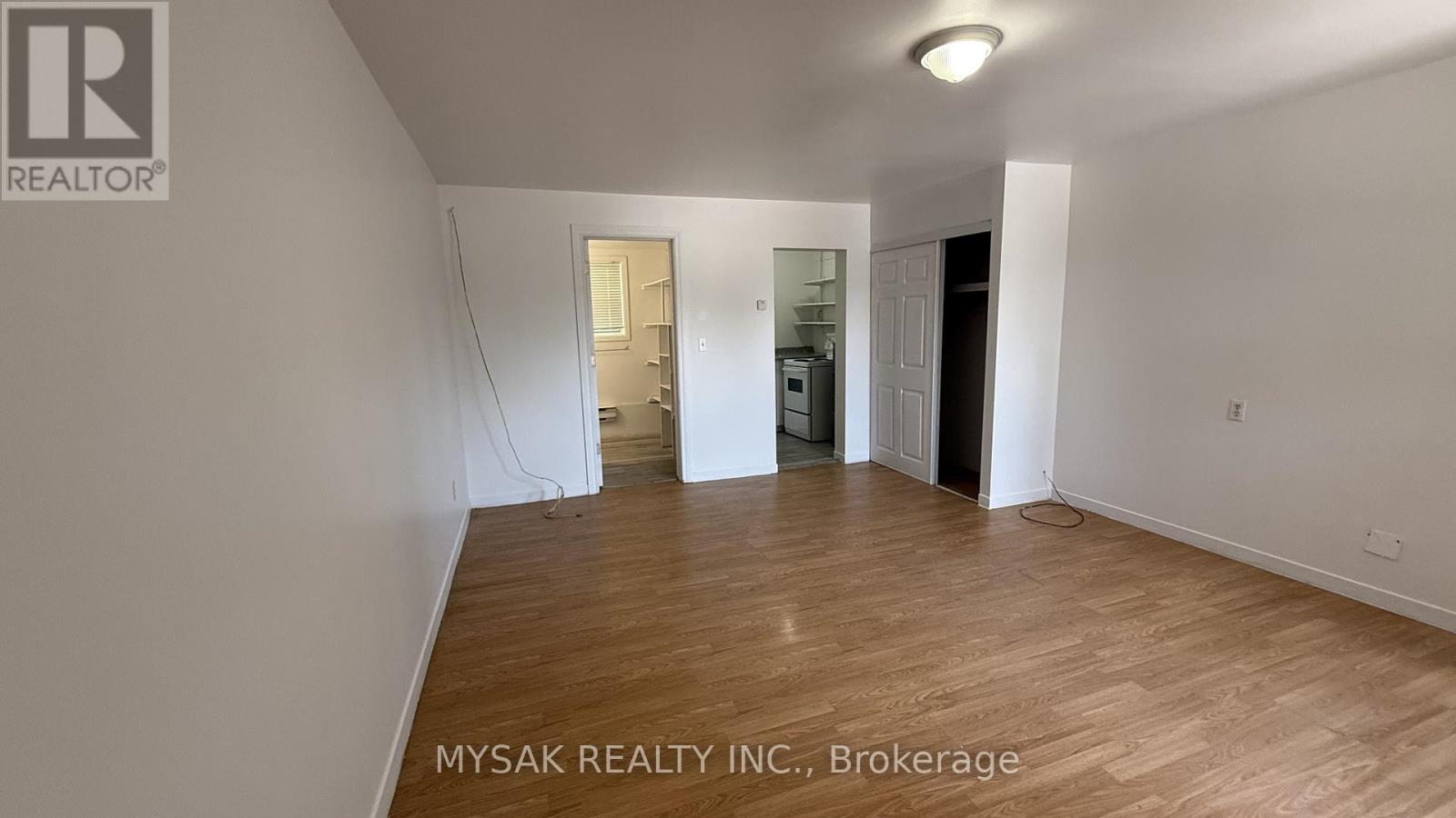 560 West Street, Orillia, Ontario  L3V 5H6 - Photo 9 - S12338961