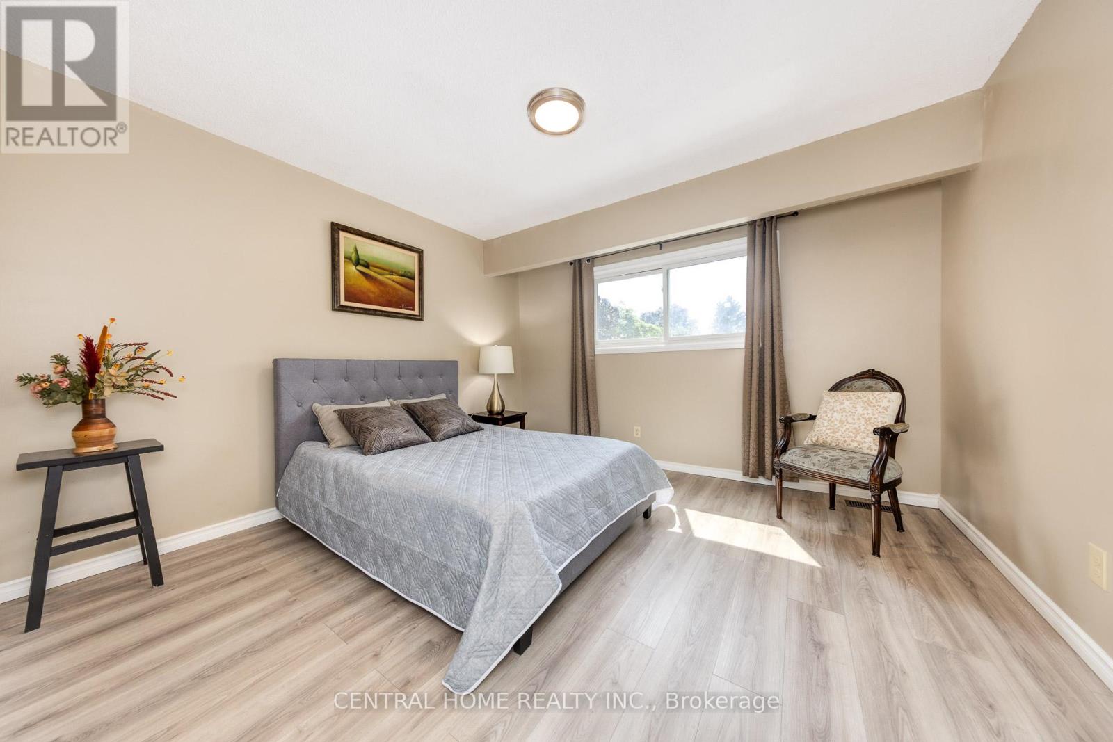 92 Pinemeadow Crescent, Waterloo, Ontario  N2T 1A7 - Photo 11 - X12336007