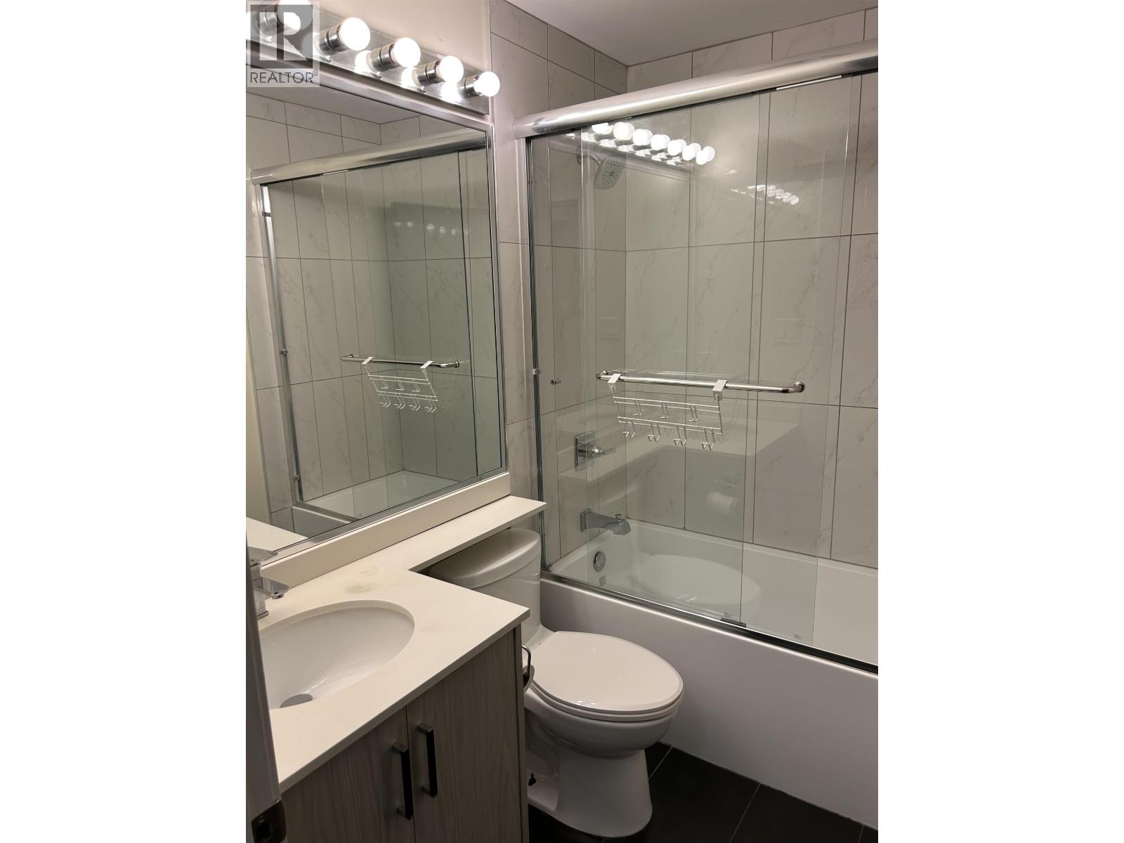 8687 Selkirk Street, Vancouver, British Columbia  V6P 4J2 - Photo 4 - C8071366