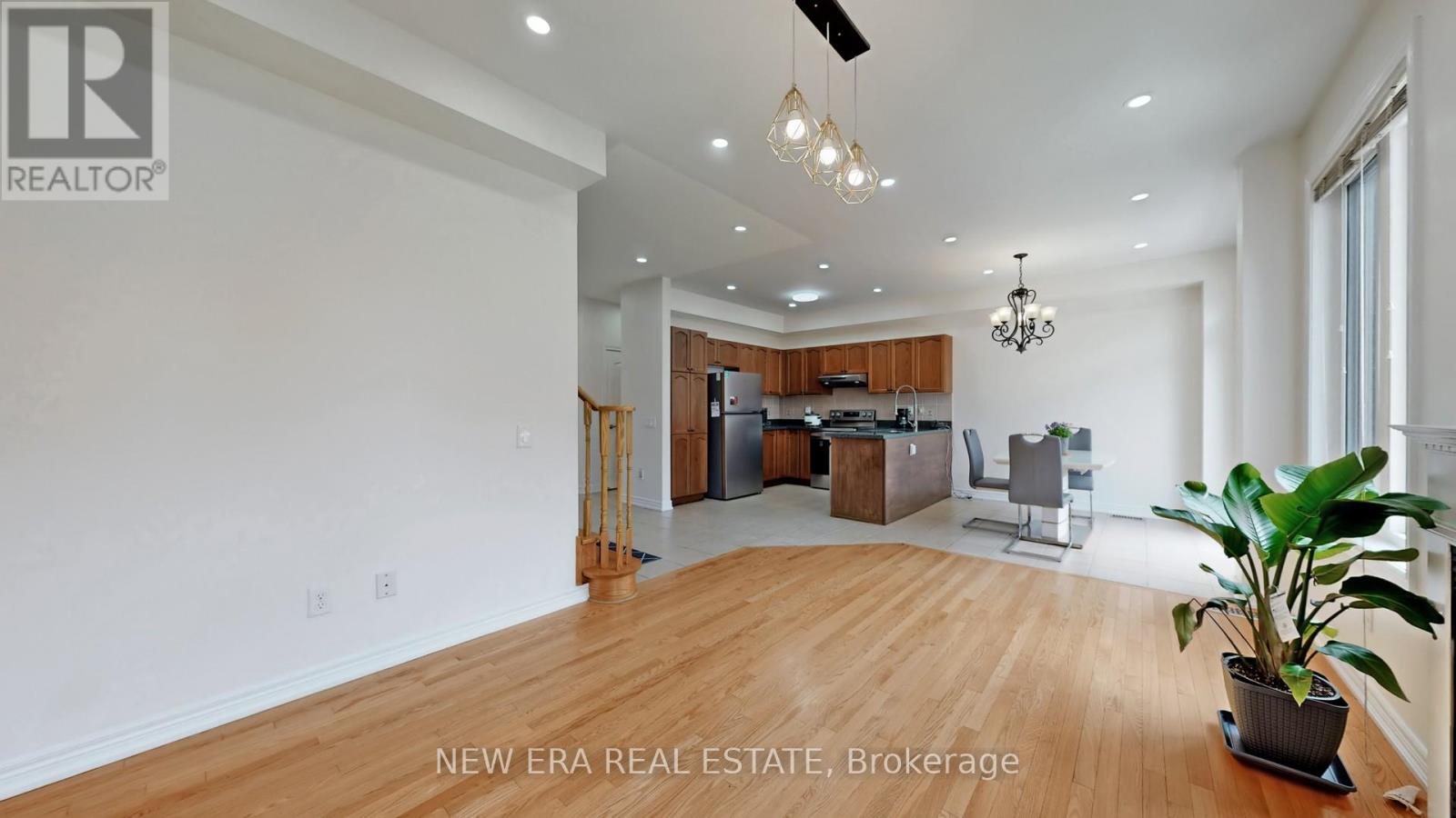26 Openbay Gardens, Brampton, Ontario  L6R 0V4 - Photo 11 - W12339041
