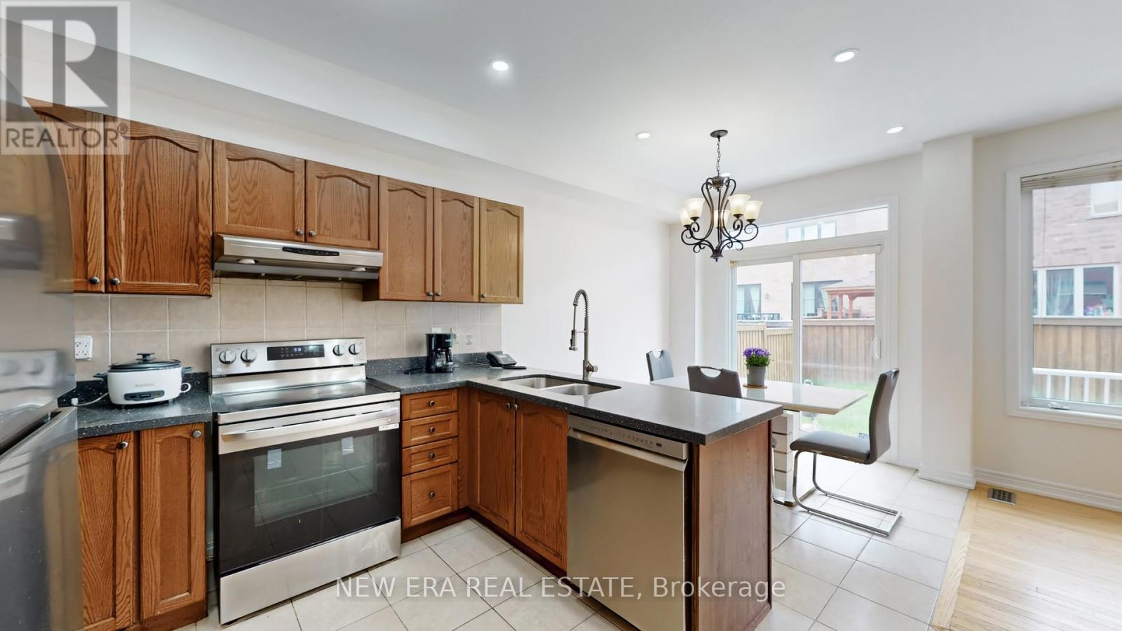 26 Openbay Gardens, Brampton, Ontario  L6R 0V4 - Photo 14 - W12339041