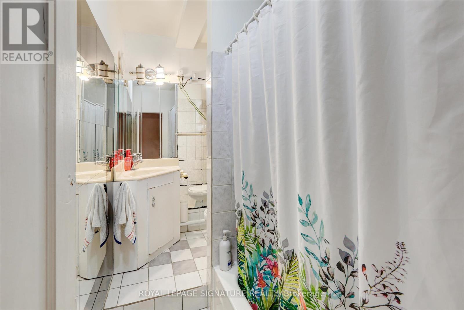 3142 Dundas Street W, Toronto, Ontario  M6P 2A1 - Photo 11 - W12339045