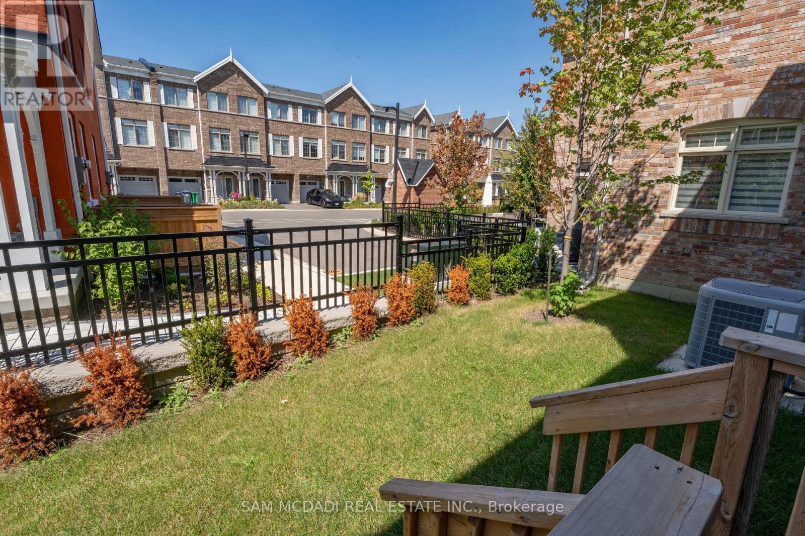 1949 Barbertown Road, Mississauga, Ontario  L5M 2G9 - Photo 13 - W12339049