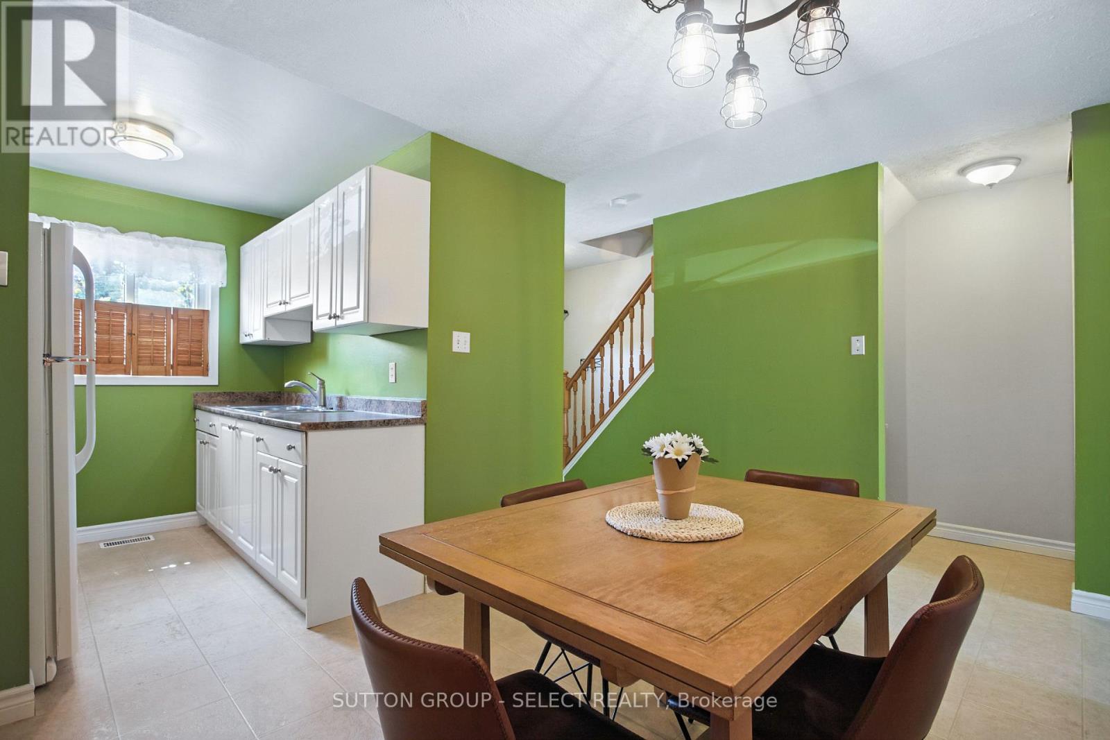 Property at 121 - 166 SOUTHDALE ROAD W image 4