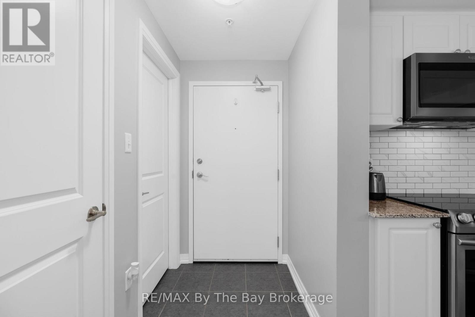309 - 300 Essa Road, Barrie, Ontario  L9J 0B9 - Photo 2 - S12339178