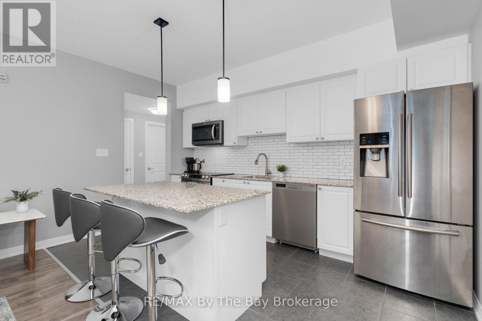 309 - 300 Essa Road, Barrie, Ontario  L9J 0B9 - Photo 4 - S12339178