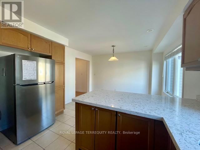 11 Signature Lane, Brampton (Northwest Brampton), Ontario  L7A 0T2 - Photo 10 - W12339088
