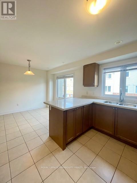 11 Signature Lane, Brampton (Northwest Brampton), Ontario  L7A 0T2 - Photo 11 - W12339088