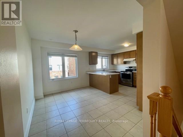11 Signature Lane, Brampton (Northwest Brampton), Ontario  L7A 0T2 - Photo 12 - W12339088