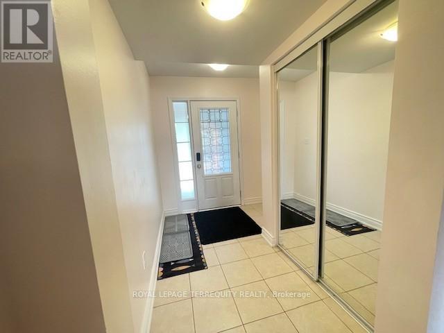 11 Signature Lane, Brampton (Northwest Brampton), Ontario  L7A 0T2 - Photo 4 - W12339088