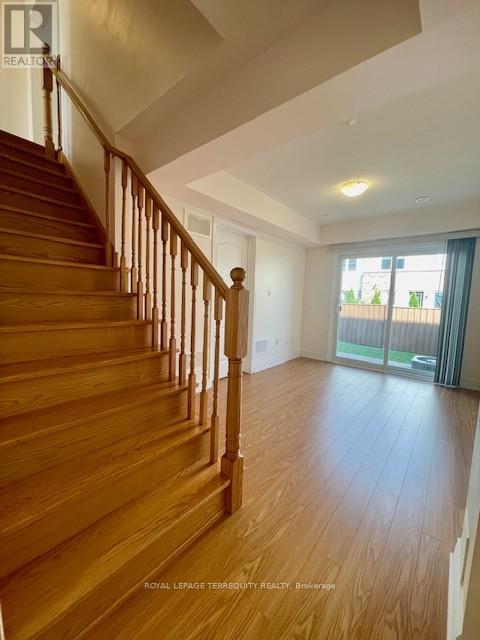 11 Signature Lane, Brampton (Northwest Brampton), Ontario  L7A 0T2 - Photo 7 - W12339088
