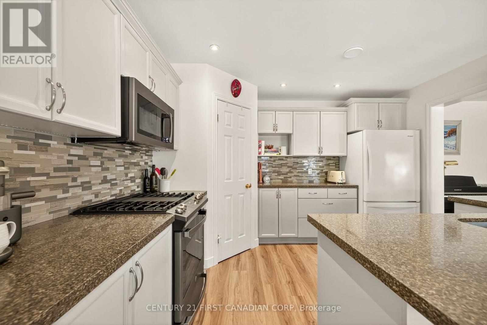 801 North Leaksdale Circle, London South, Ontario  N6M 1L9 - Photo 16 - X12339237