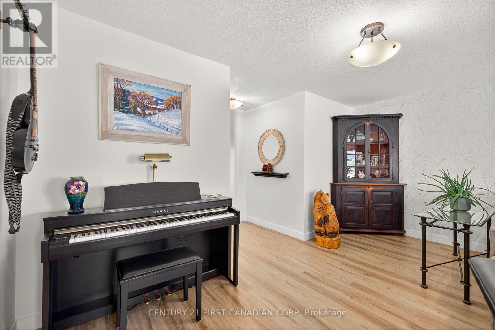 801 North Leaksdale Circle, London South, Ontario  N6M 1L9 - Photo 21 - X12339237