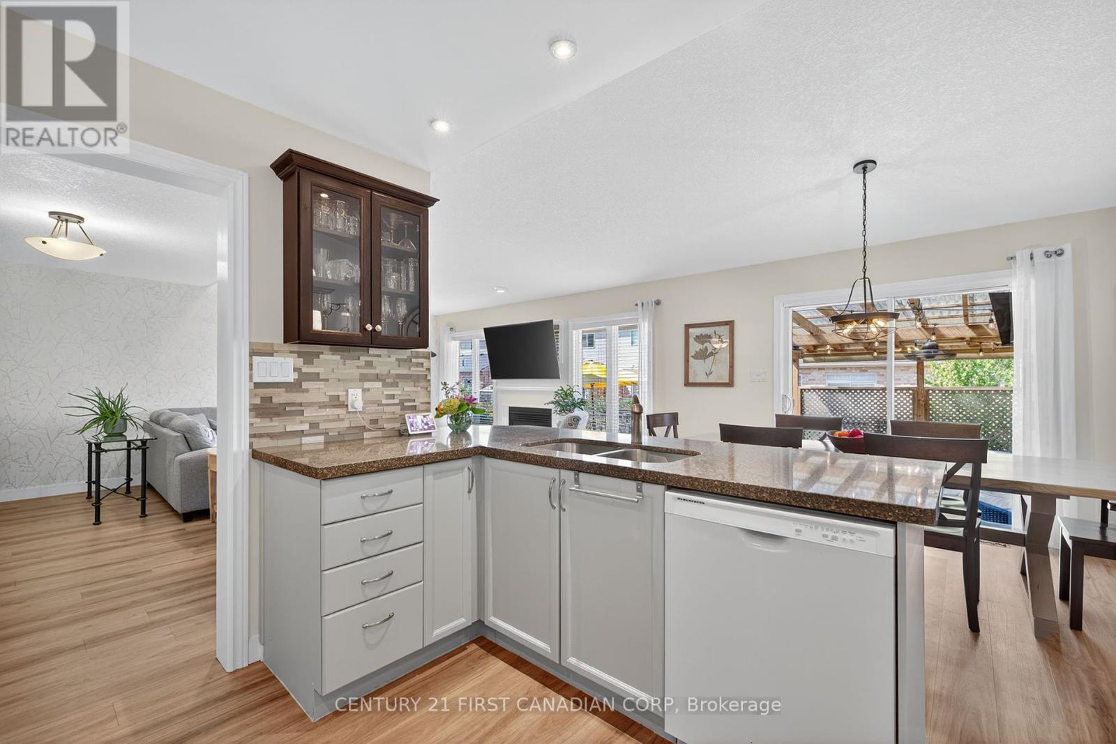 801 North Leaksdale Circle, London South, Ontario  N6M 1L9 - Photo 18 - X12339237