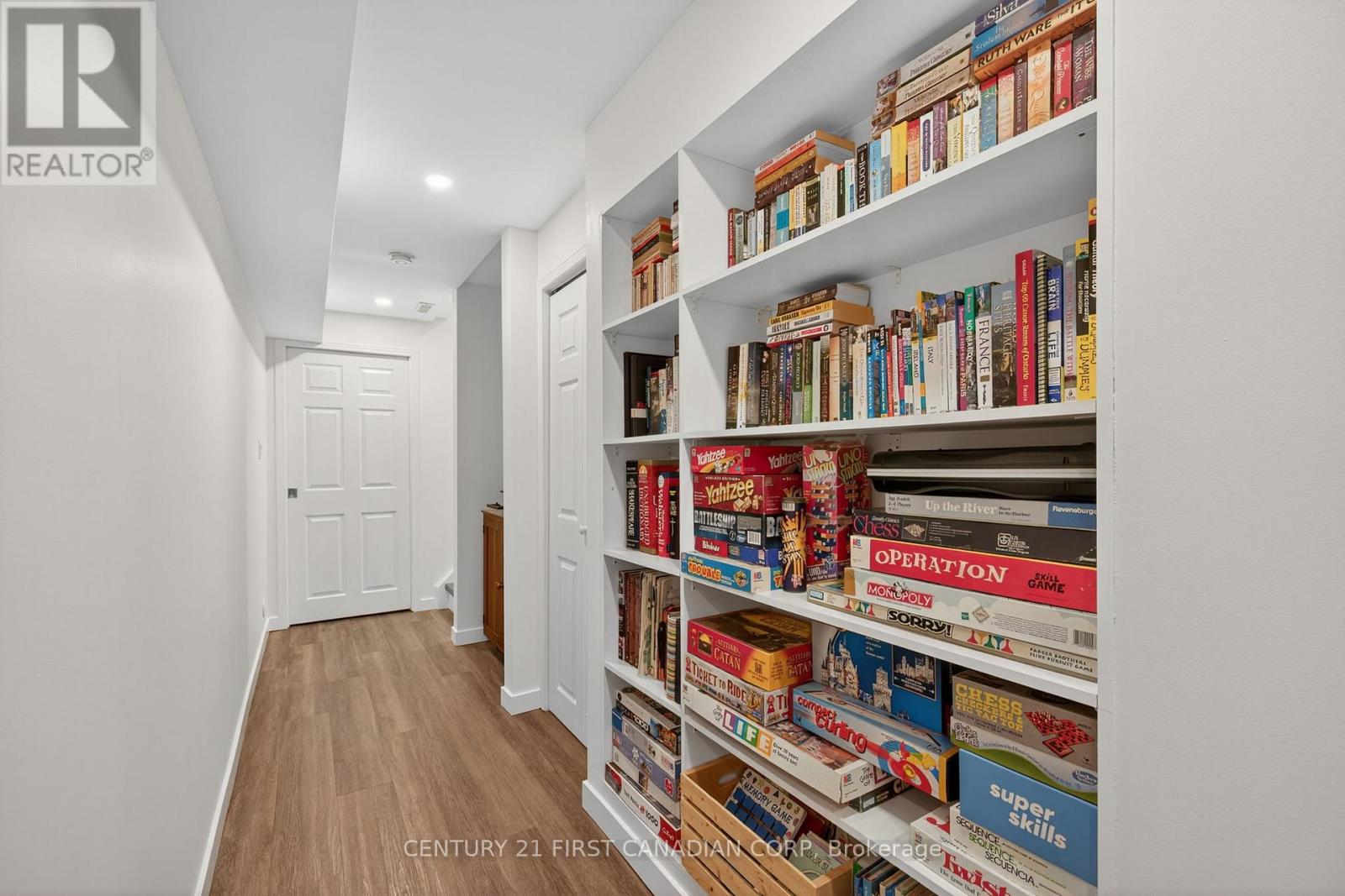 801 North Leaksdale Circle, London South, Ontario  N6M 1L9 - Photo 39 - X12339237