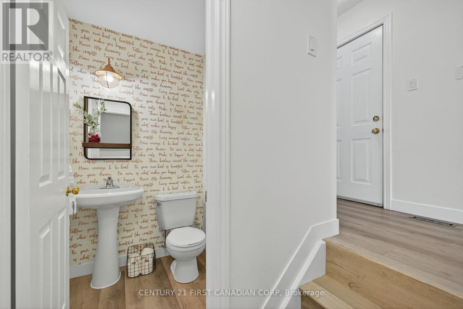 801 North Leaksdale Circle, London South, Ontario  N6M 1L9 - Photo 36 - X12339237