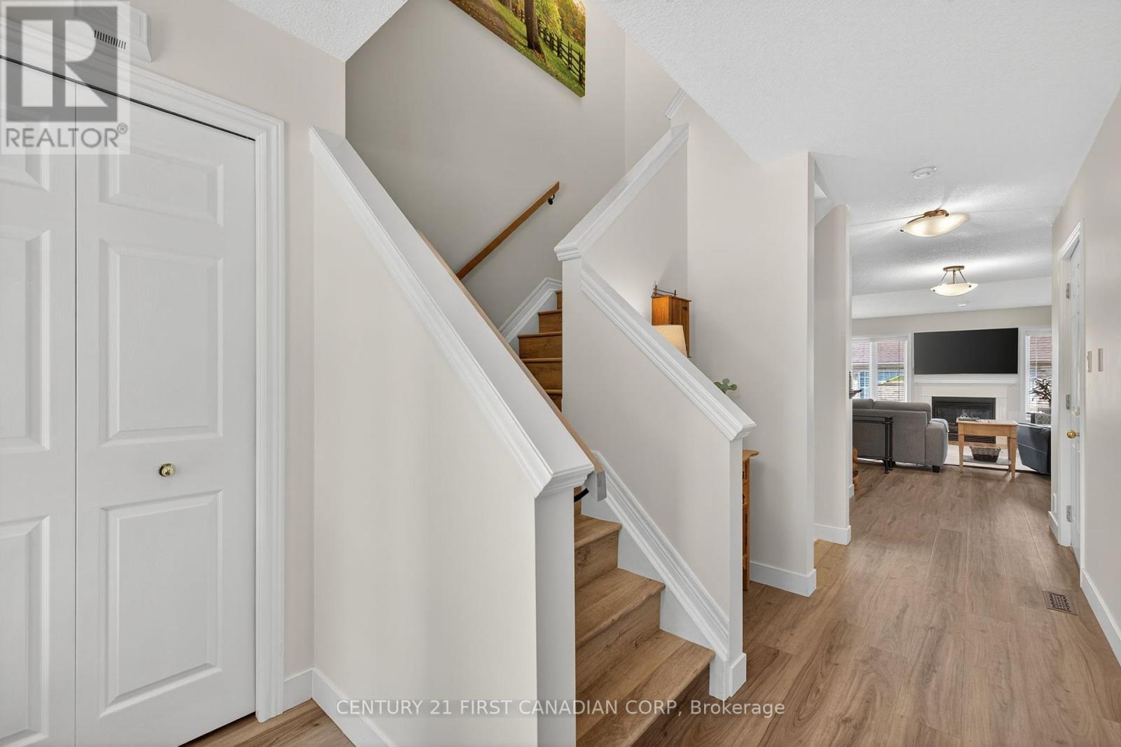 801 North Leaksdale Circle, London South, Ontario  N6M 1L9 - Photo 6 - X12339237