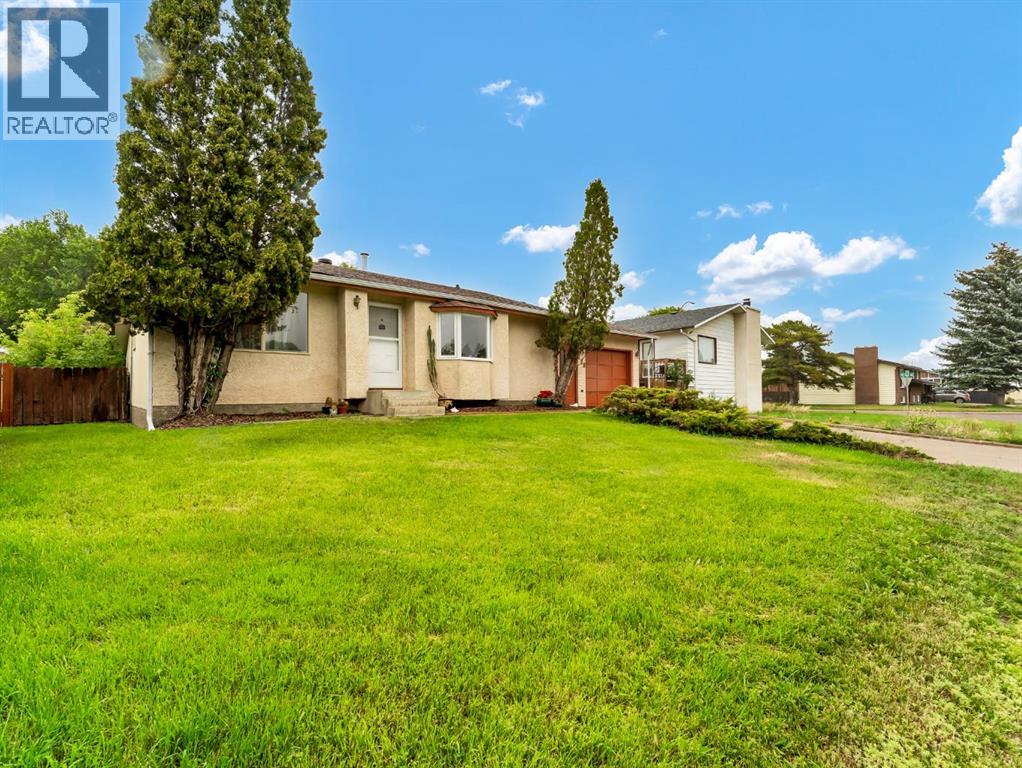 Property at 978 20 Street NE image 3
