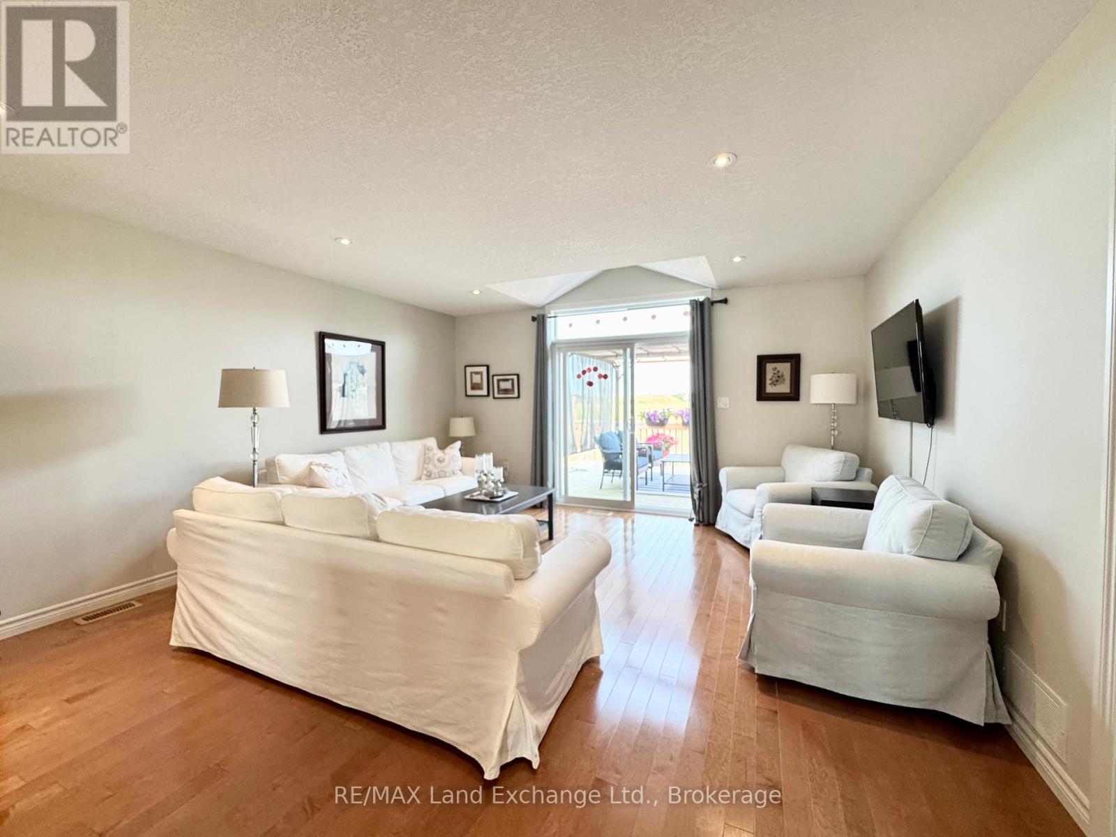 246 Stickel Street, Saugeen Shores, Ontario  N0H 2C1 - Photo 9 - X12241288