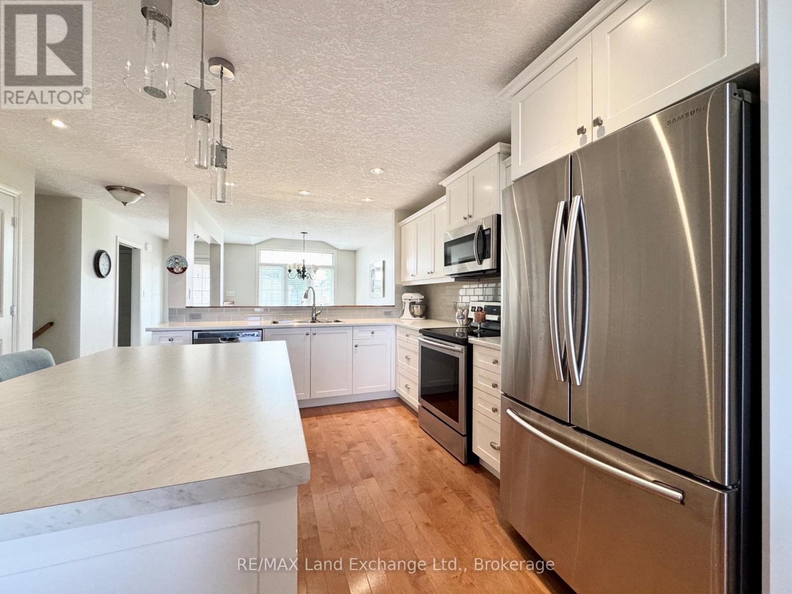 246 Stickel Street, Saugeen Shores, Ontario  N0H 2C1 - Photo 7 - X12241288