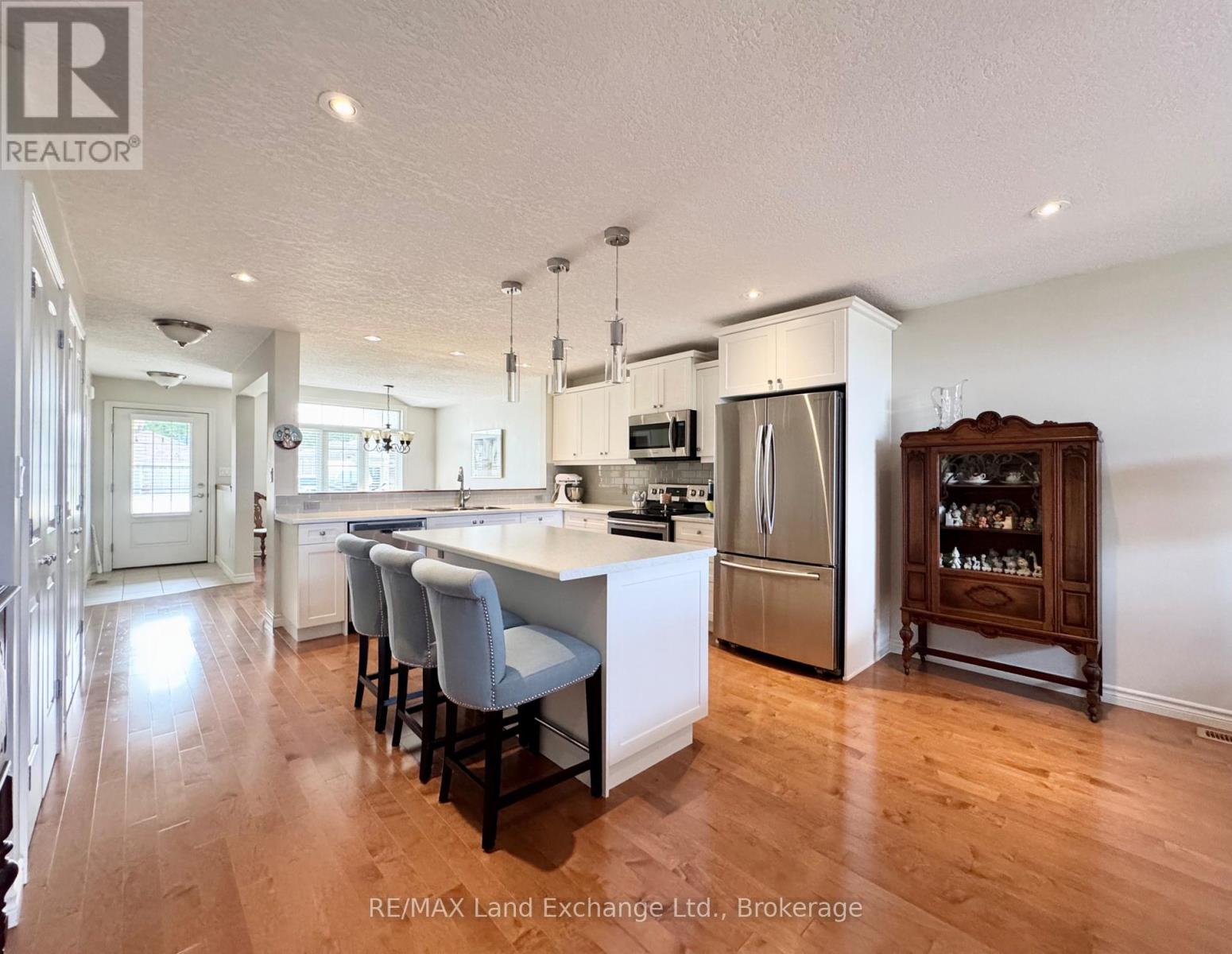 246 Stickel Street, Saugeen Shores, Ontario  N0H 2C1 - Photo 6 - X12241288