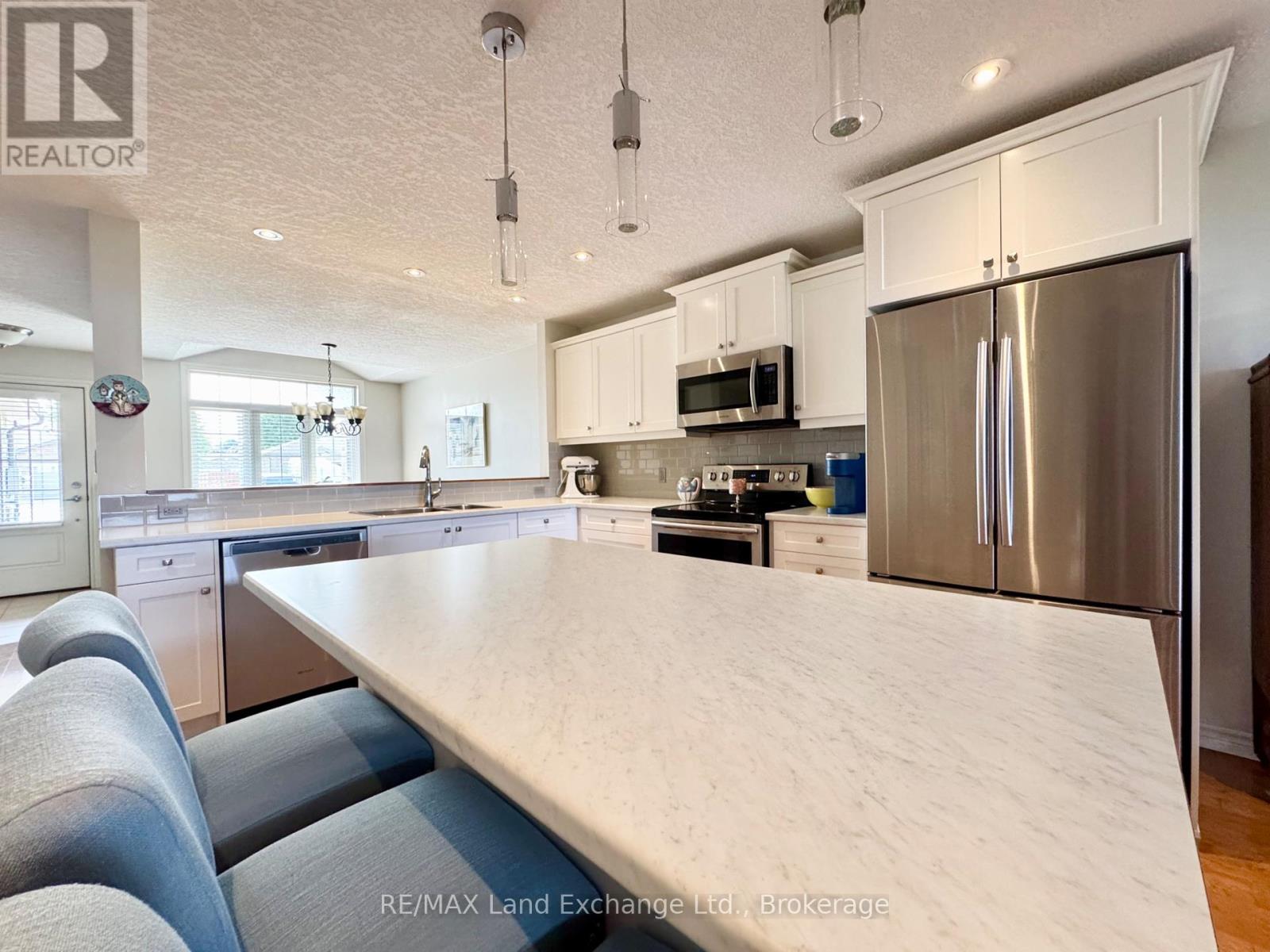 246 Stickel Street, Saugeen Shores, Ontario  N0H 2C1 - Photo 4 - X12241288