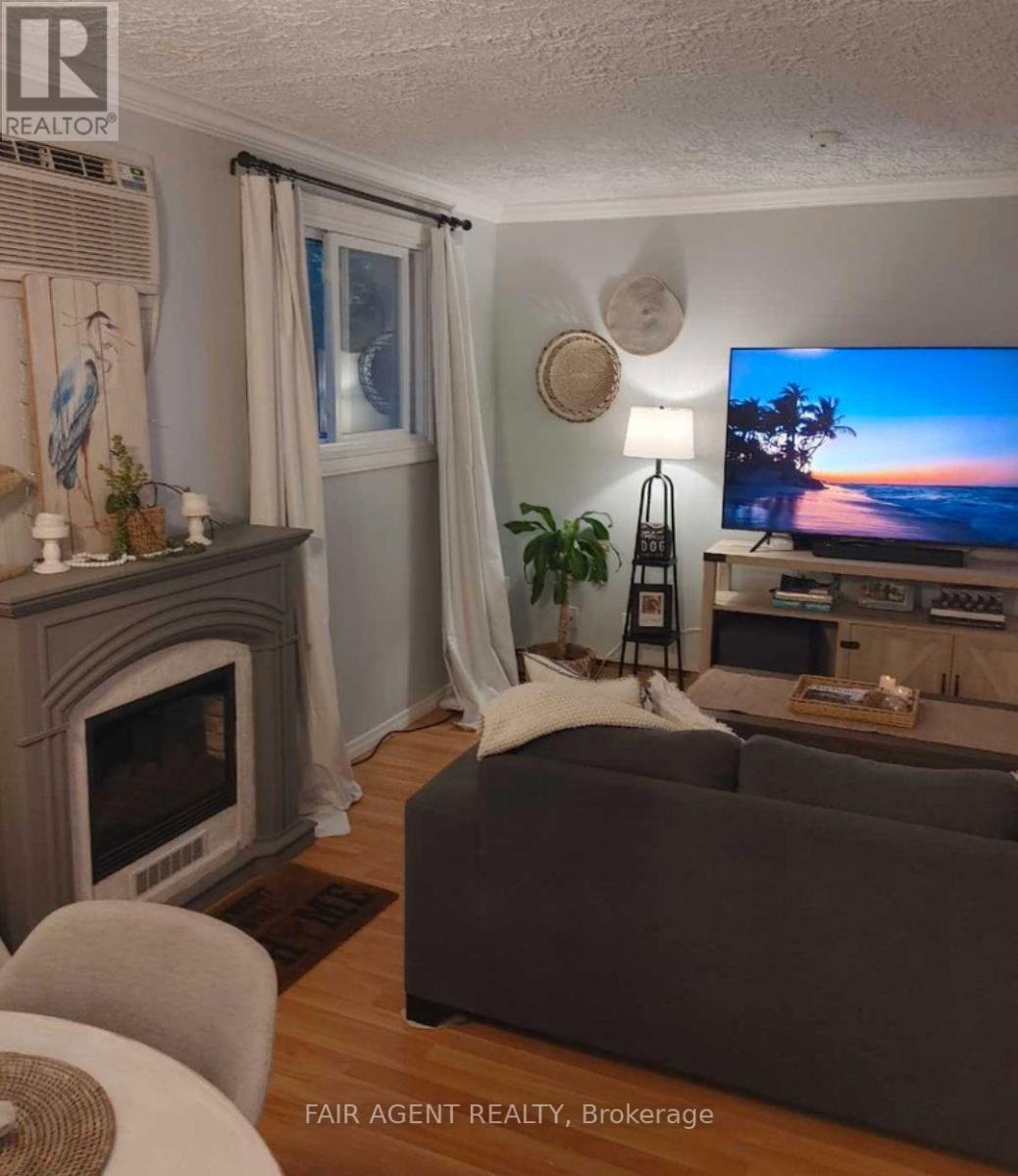 207 - 229 Adelaide Street, Saugeen Shores, Ontario  N0H 2L0 - Photo 5 - X12332110