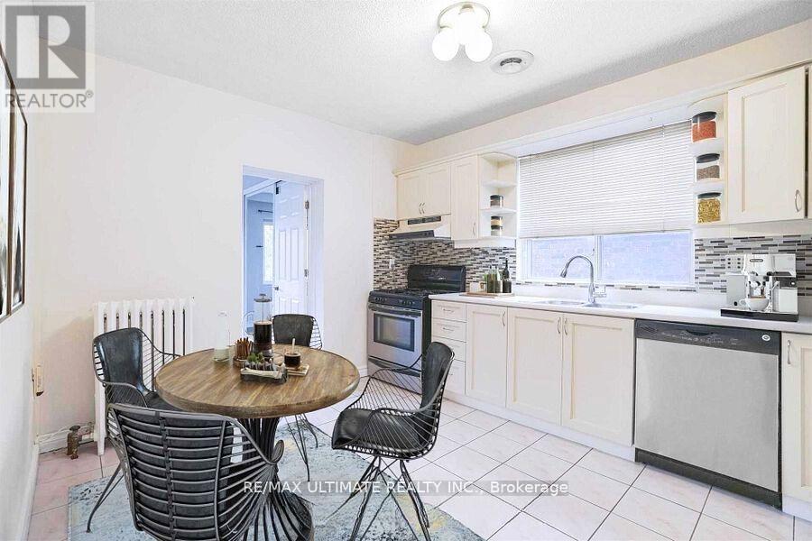 745 Coxwell Avenue, Toronto, Ontario  M4C 3C5 - Photo 8 - E12339257