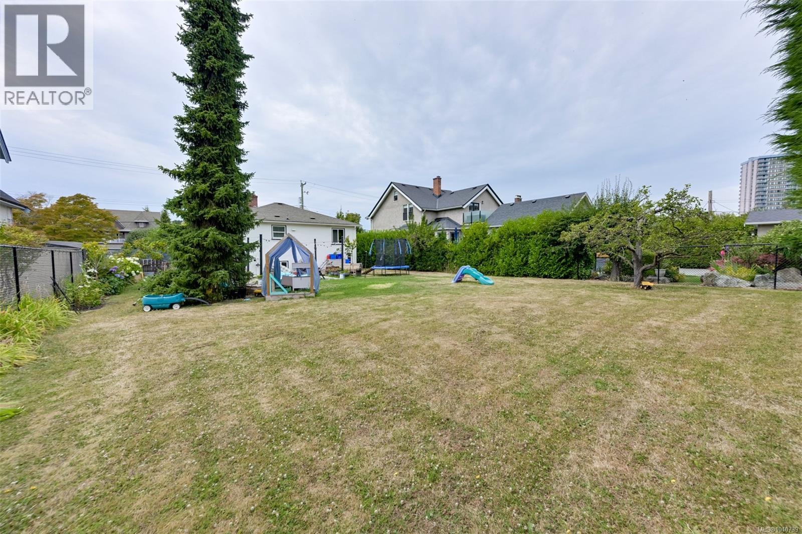Property at 223 Government St image 4