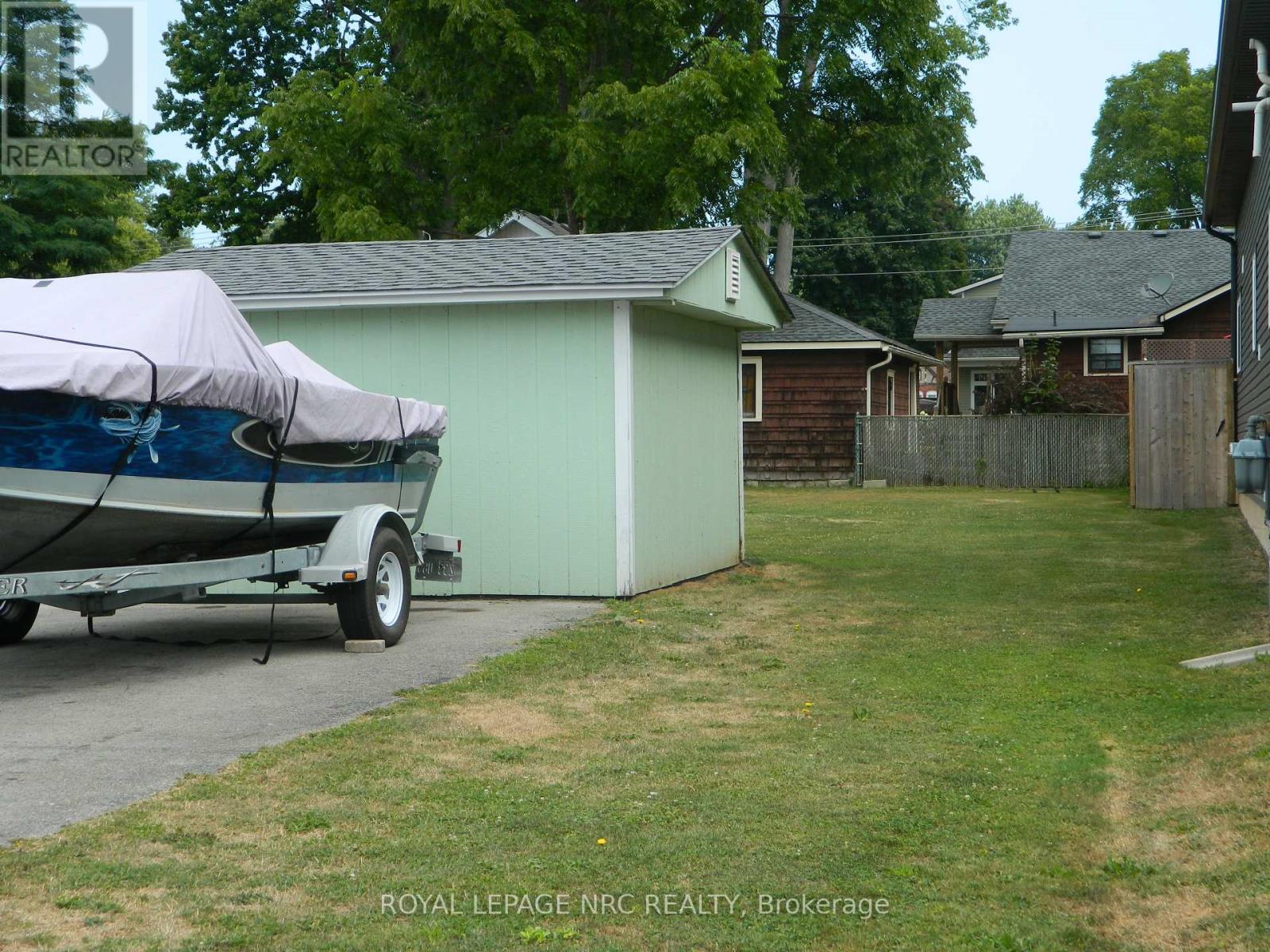 16 Cambridge Road, Fort Erie, Ontario  L0S 1B0 - Photo 2 - X12339378