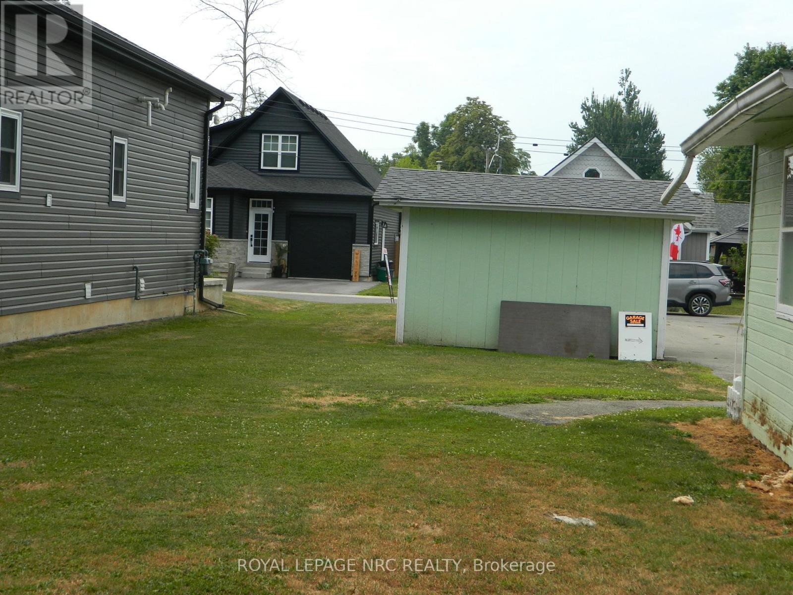 16 Cambridge Road, Fort Erie, Ontario  L0S 1B0 - Photo 3 - X12339378