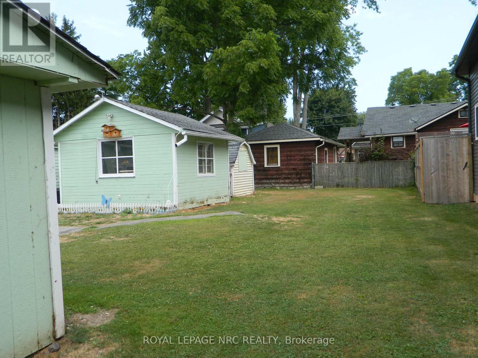 16 Cambridge Road, Fort Erie, Ontario  L0S 1B0 - Photo 4 - X12339378