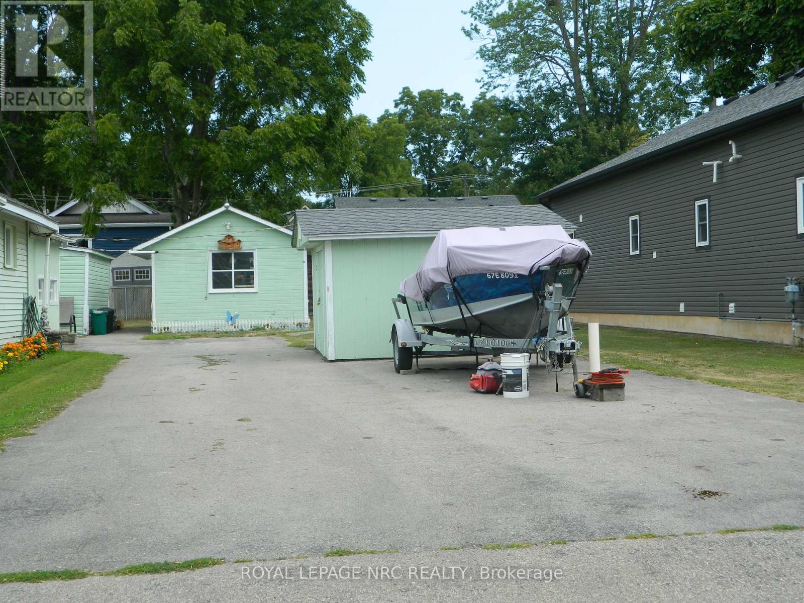 16 Cambridge Road, Fort Erie, Ontario  L0S 1B0 - Photo 5 - X12339378