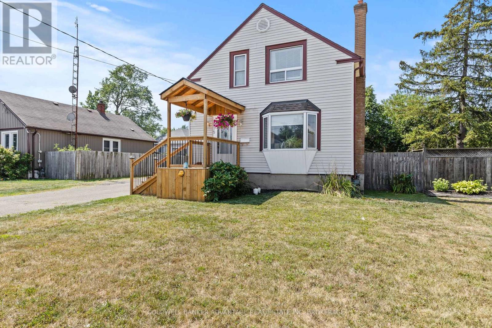 475 Wallace Avenue N, Welland, Ontario  L3B 1R3 - Photo 2 - X12339394