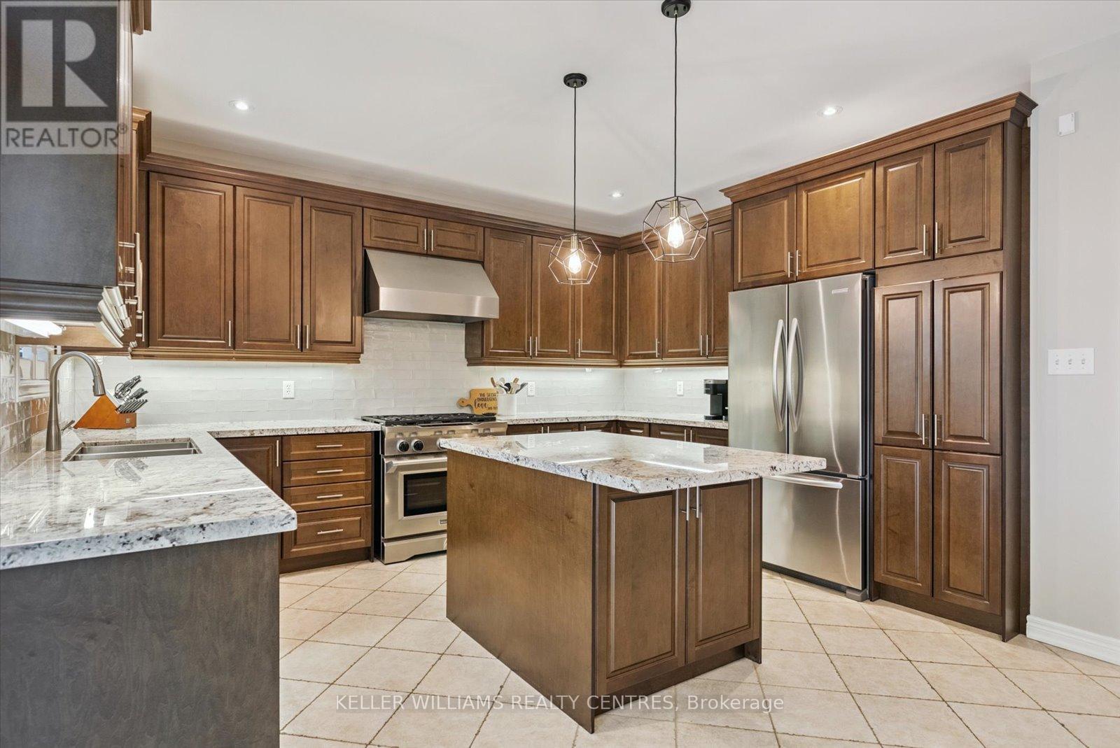 72 Pointon Street, Aurora, Ontario  L4G 0J9 - Photo 10 - N12339303