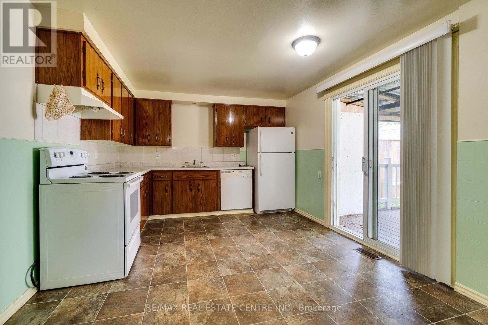 Property at 5 THE GREENWAY image 4